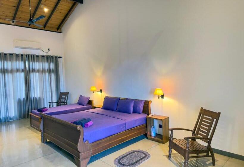 Отель Tropical Villa Weligama