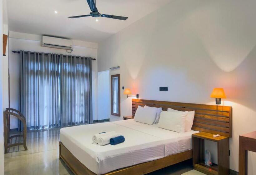 Отель Tropical Villa Weligama