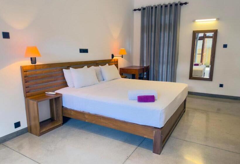 Отель Tropical Villa Weligama