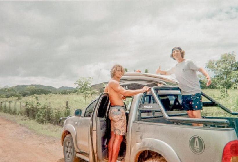 پانسیون Popoyo Surfcamp