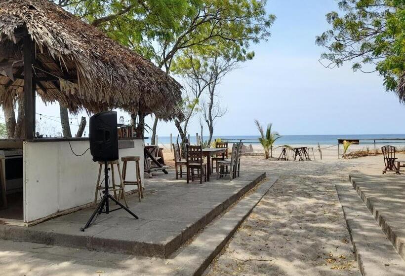 پانسیون Popoyo Surfcamp