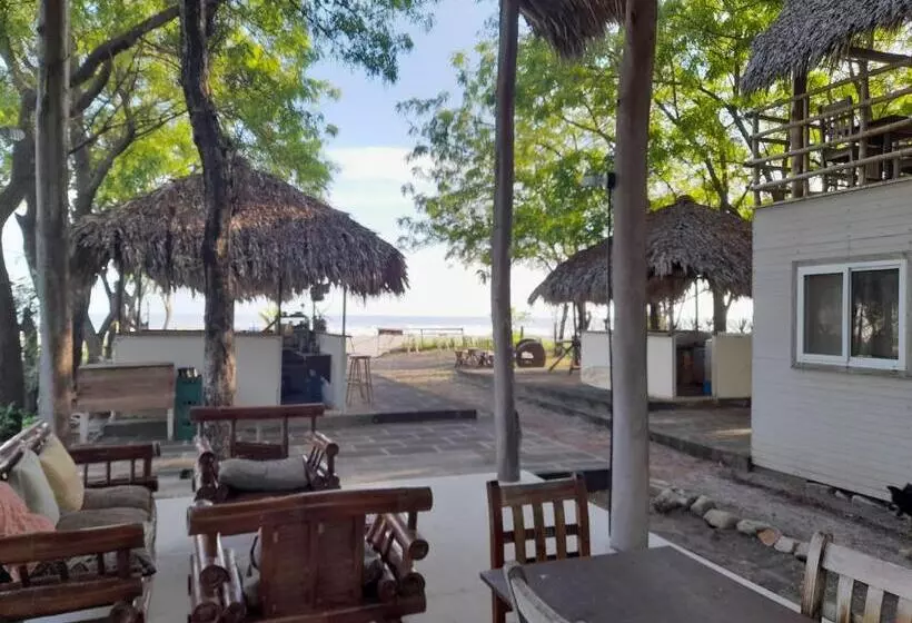 Majatalo Popoyo Surfcamp