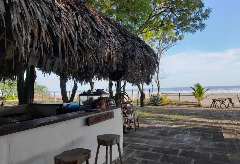 پانسیون Popoyo Surfcamp