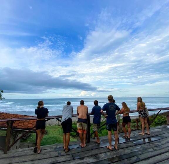 پانسیون Popoyo Surfcamp