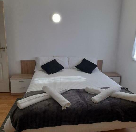 بنسيون Room In Lodge  Rural  Las Quintas De Los Mangas Verdes