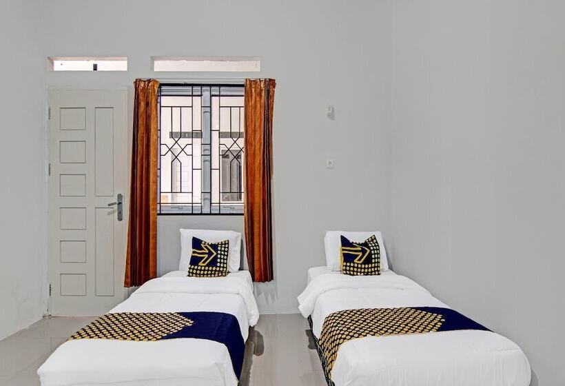 בית מלון כפרי Spot On 91847 Rumah Singgah Kinaya Syariah