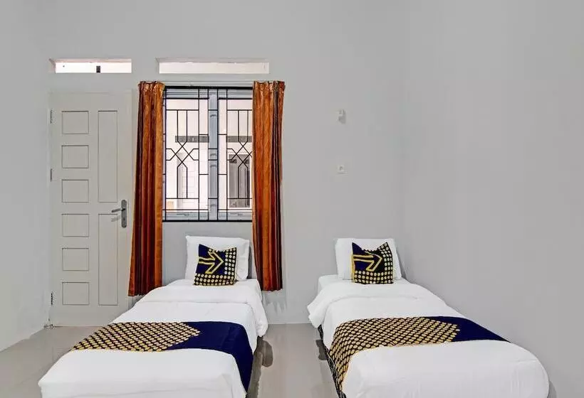 Hotelli Spot On 91847 Rumah Singgah Kinaya Syariah