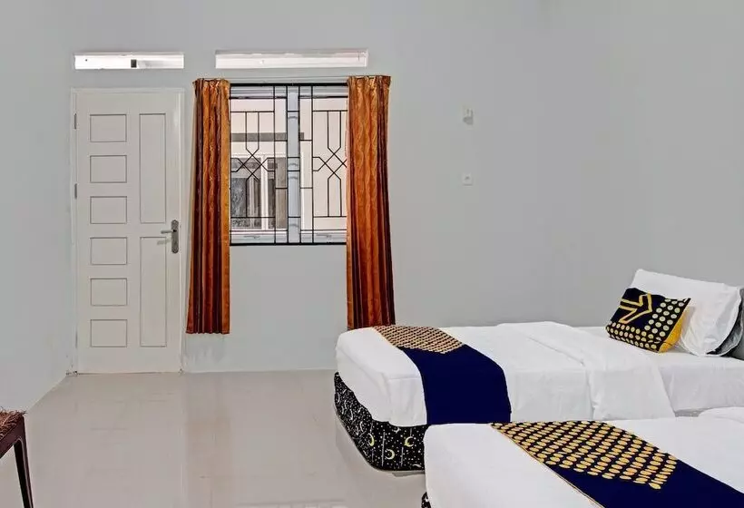 Hotelli Spot On 91847 Rumah Singgah Kinaya Syariah