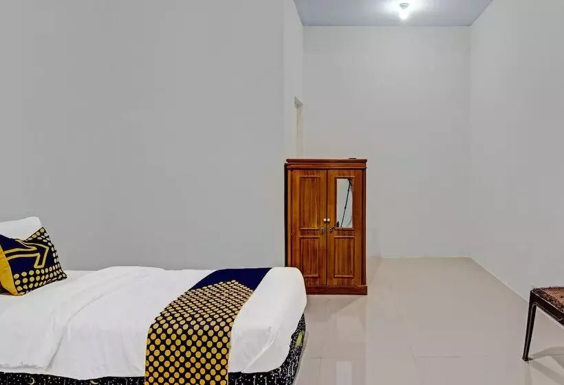 Hotelli Spot On 91847 Rumah Singgah Kinaya Syariah