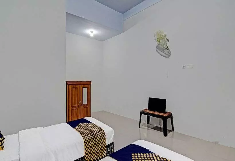 Hotelli Spot On 91847 Rumah Singgah Kinaya Syariah