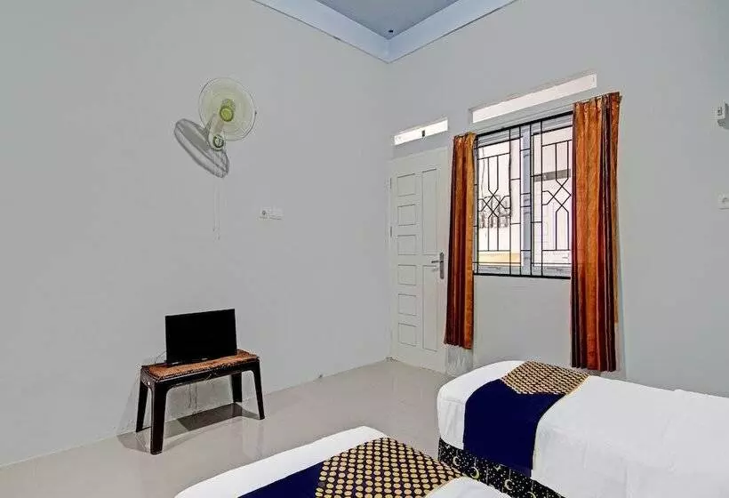 Hotelli Spot On 91847 Rumah Singgah Kinaya Syariah