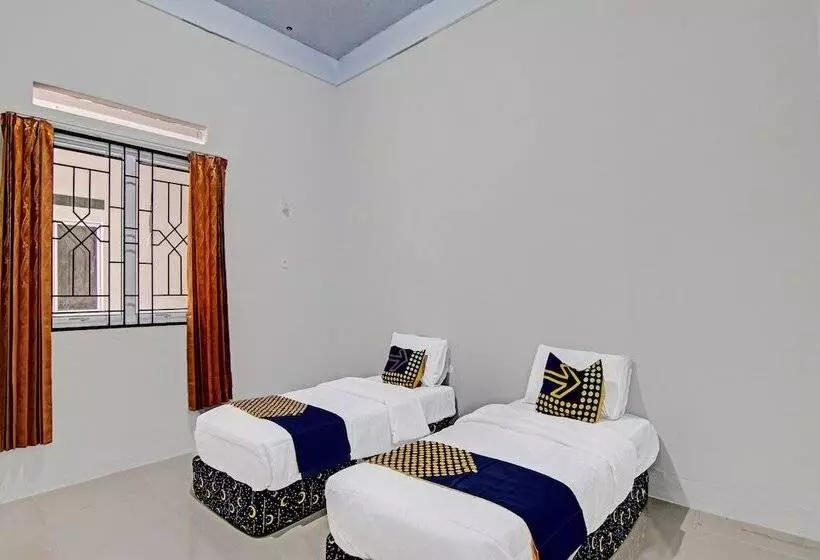 Hotelli Spot On 91847 Rumah Singgah Kinaya Syariah