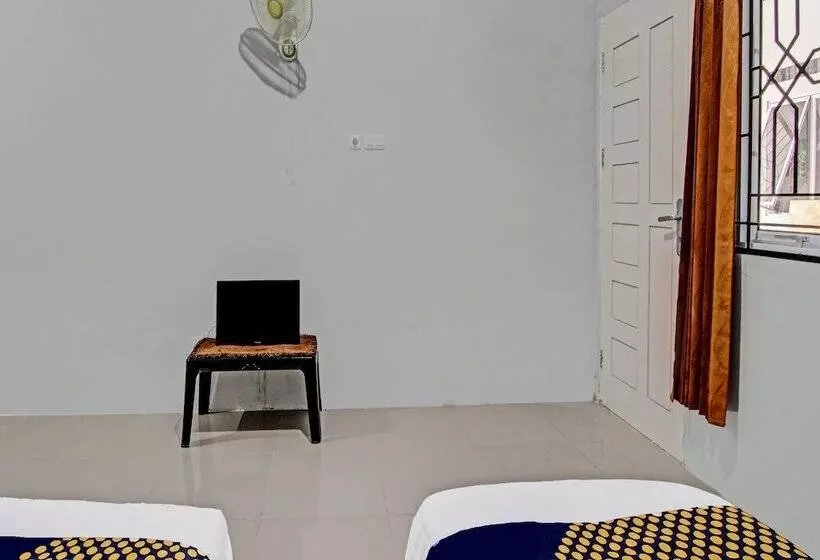 Hotelli Spot On 91847 Rumah Singgah Kinaya Syariah