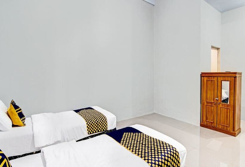 בית מלון כפרי Spot On 91847 Rumah Singgah Kinaya Syariah