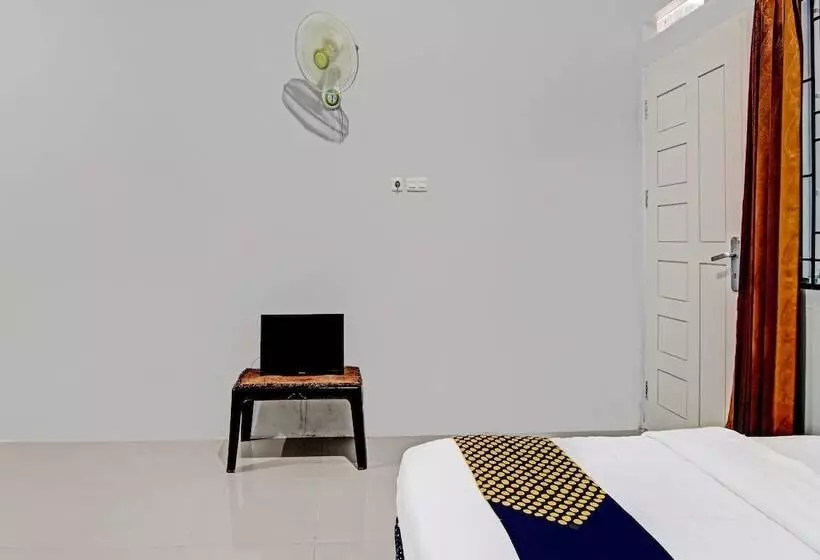 Hotelli Spot On 91847 Rumah Singgah Kinaya Syariah