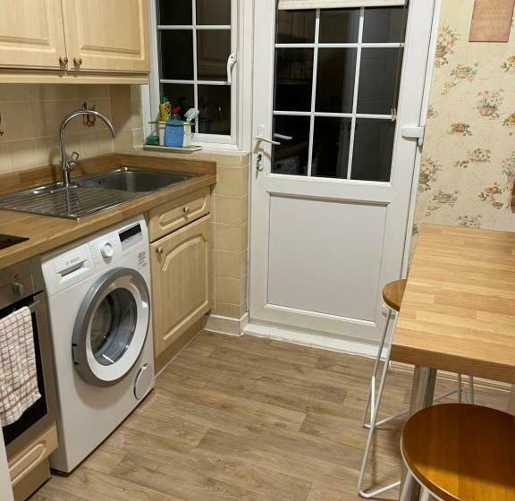 بنسيون Hendon Park Apartments In London