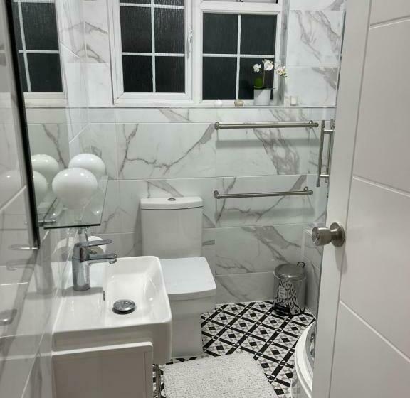 بنسيون Hendon Park Apartments In London