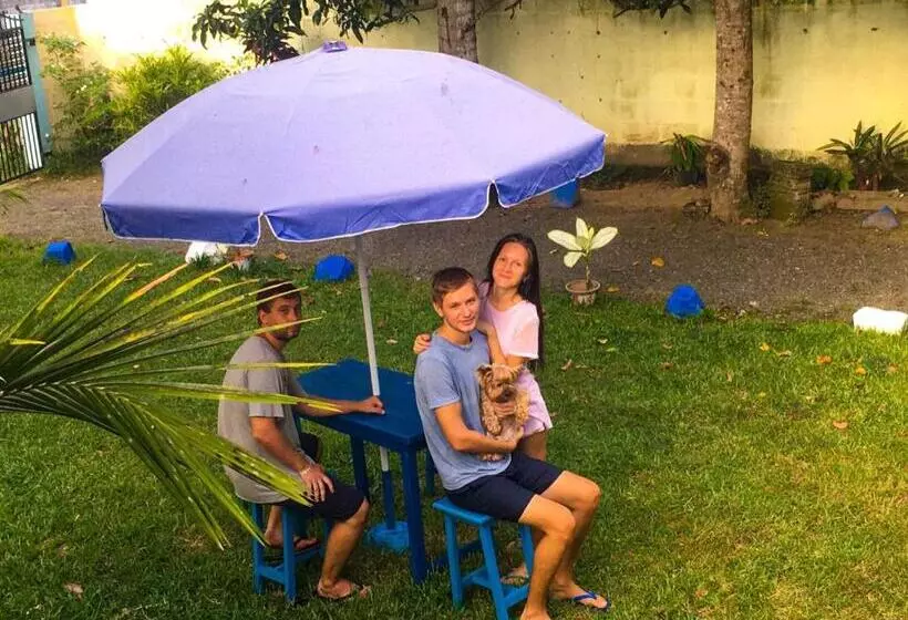 Aamiaismajoitus (B&B) Blue Waves Madiha