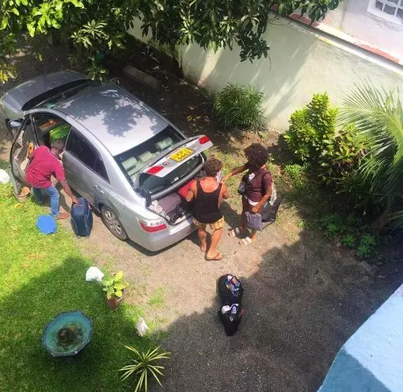 Aamiaismajoitus (B&B) Blue Waves Madiha