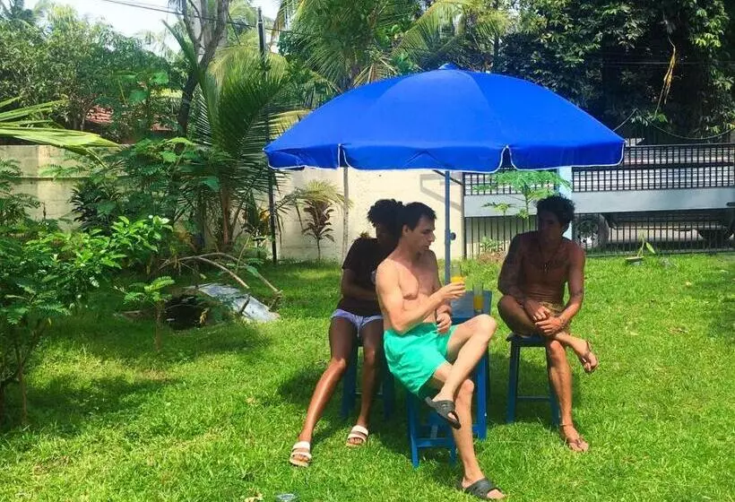 Aamiaismajoitus (B&B) Blue Waves Madiha