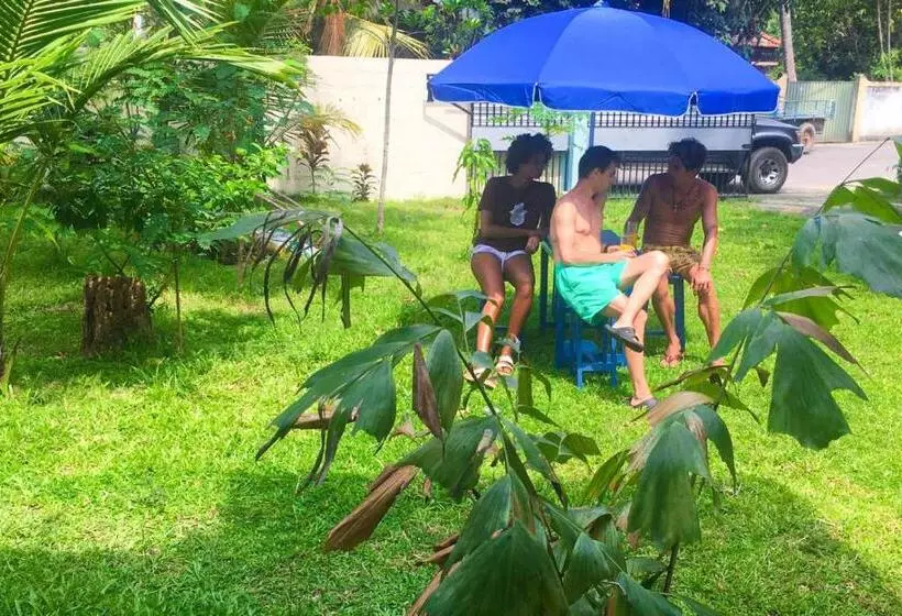 Aamiaismajoitus (B&B) Blue Waves Madiha