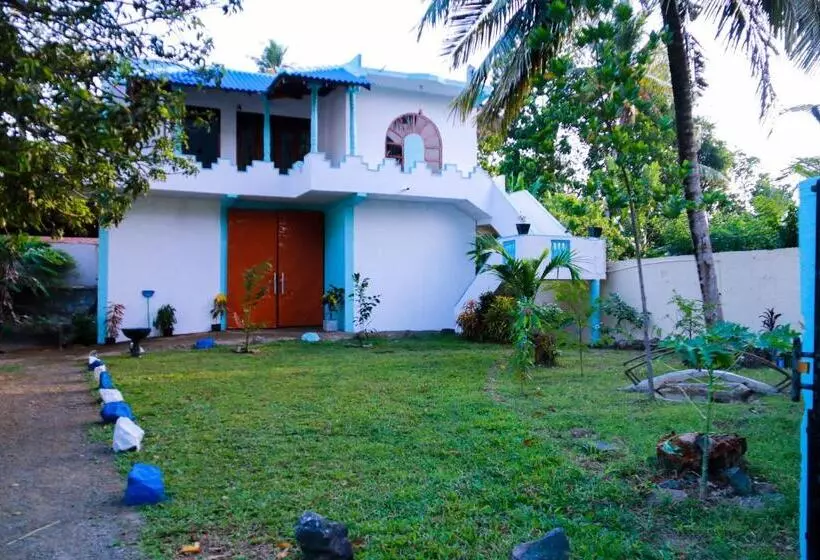 Aamiaismajoitus (B&B) Blue Waves Madiha