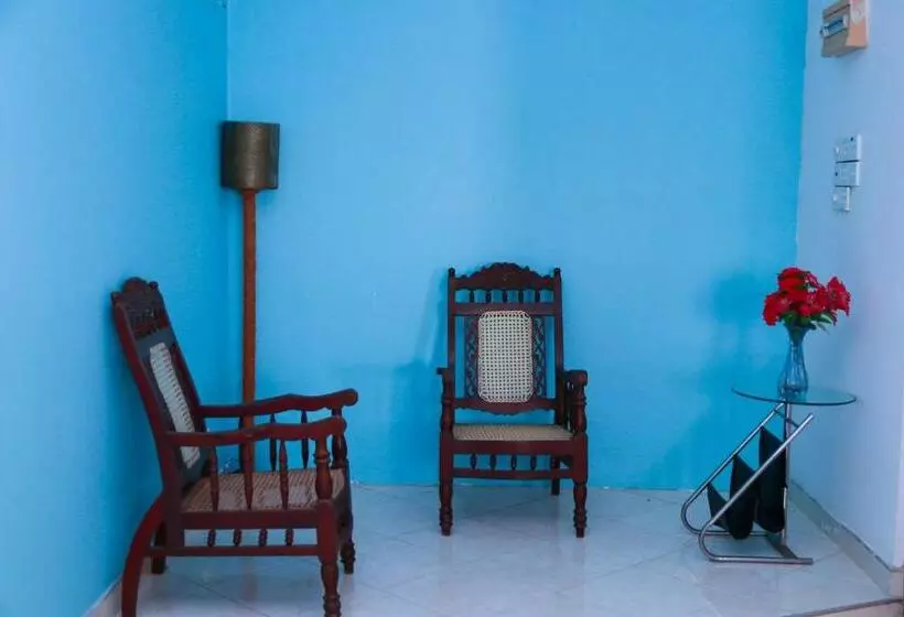 Aamiaismajoitus (B&B) Blue Waves Madiha