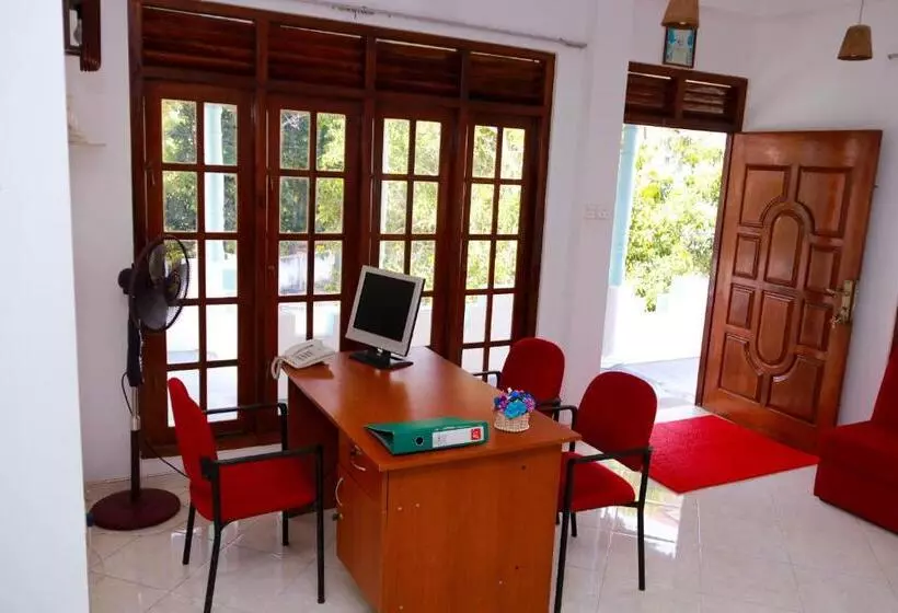 Aamiaismajoitus (B&B) Blue Waves Madiha