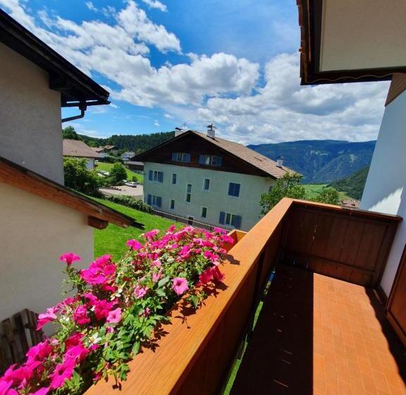 تختخواب و صبحانه Garni Lantschner