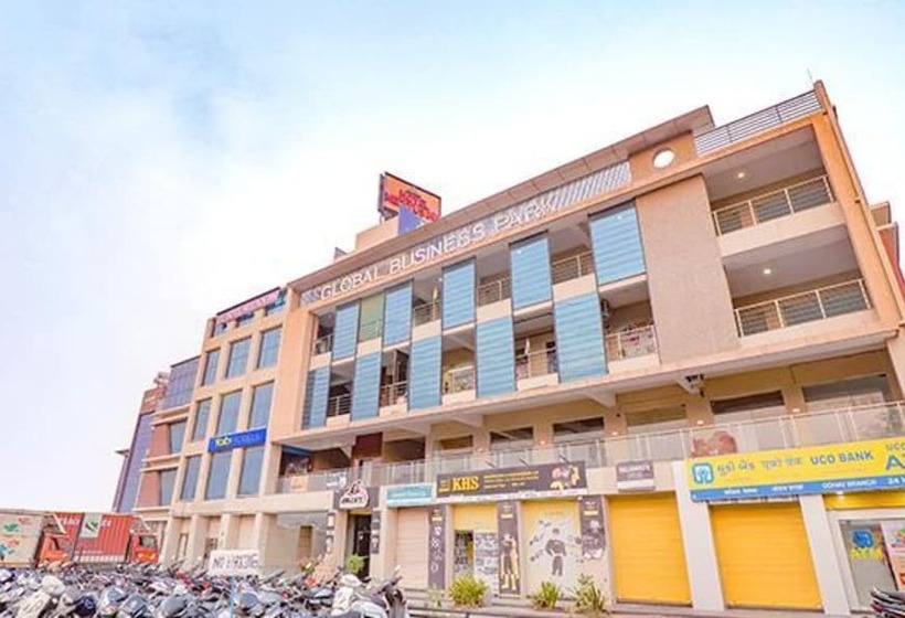 Fabhotel Meritus Inn