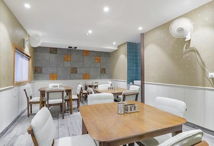 Fabhotel Meritus Inn