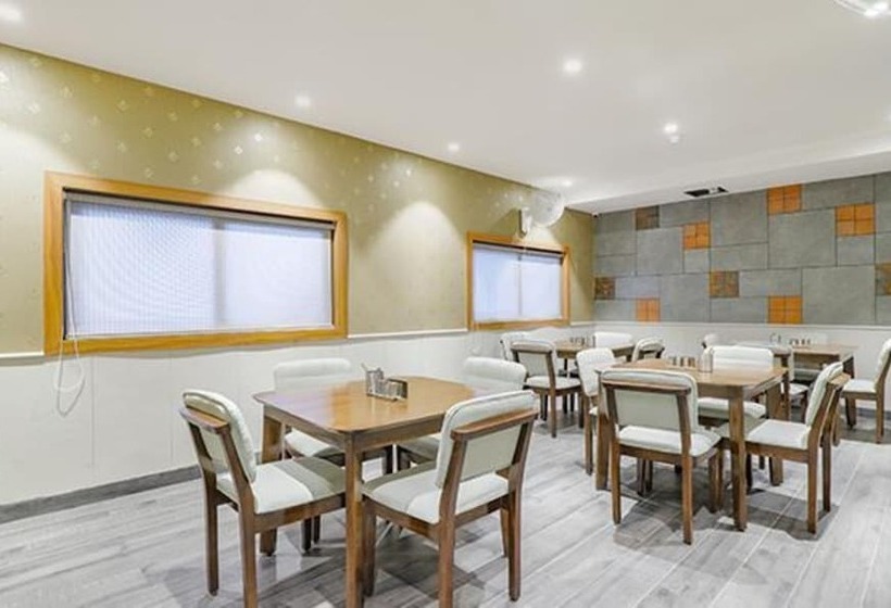 Fabhotel Meritus Inn