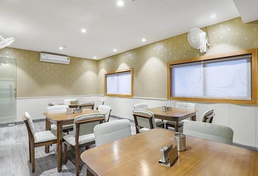 Fabhotel Meritus Inn