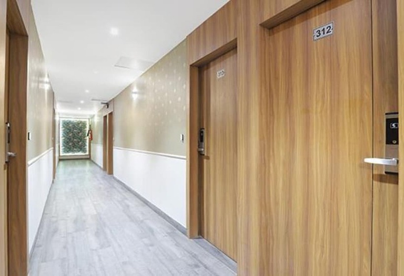 Fabhotel Meritus Inn