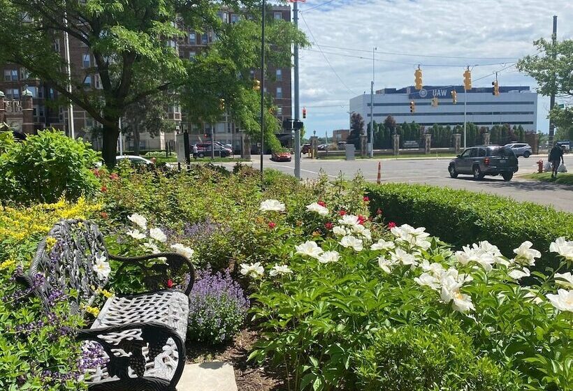 مبيت وإفطار Frederick Stearns House Historic Inn