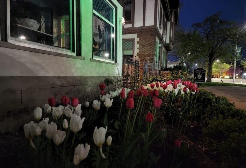 مبيت وإفطار Frederick Stearns House Historic Inn