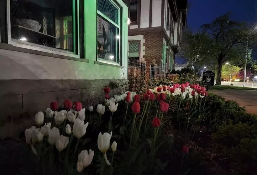 تختخواب و صبحانه Frederick Stearns House Historic Inn