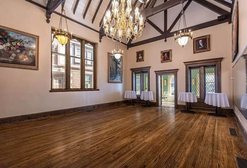تختخواب و صبحانه Frederick Stearns House Historic Inn