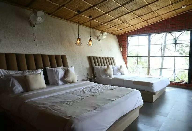 Hotelli Tatvam Resort