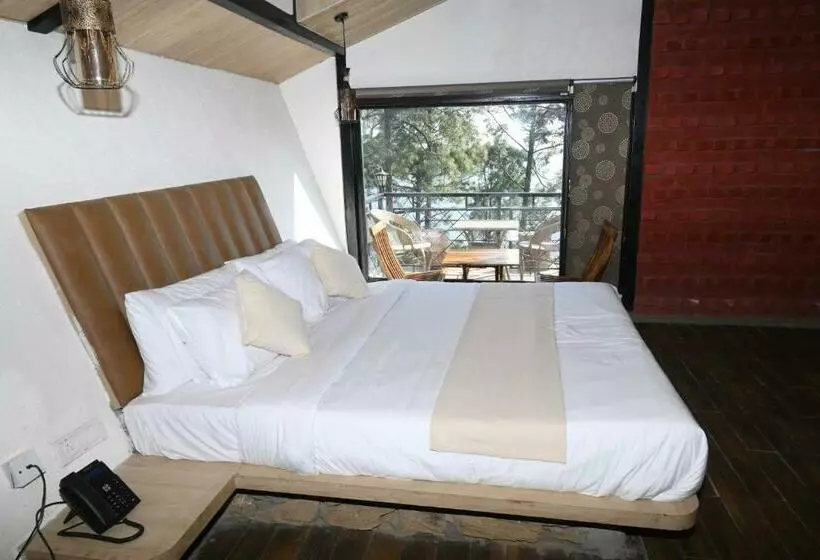 Hotelli Tatvam Resort