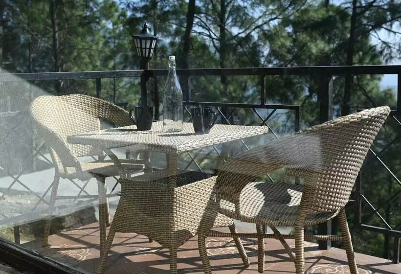 Hotelli Tatvam Resort