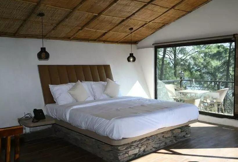 Hotelli Tatvam Resort