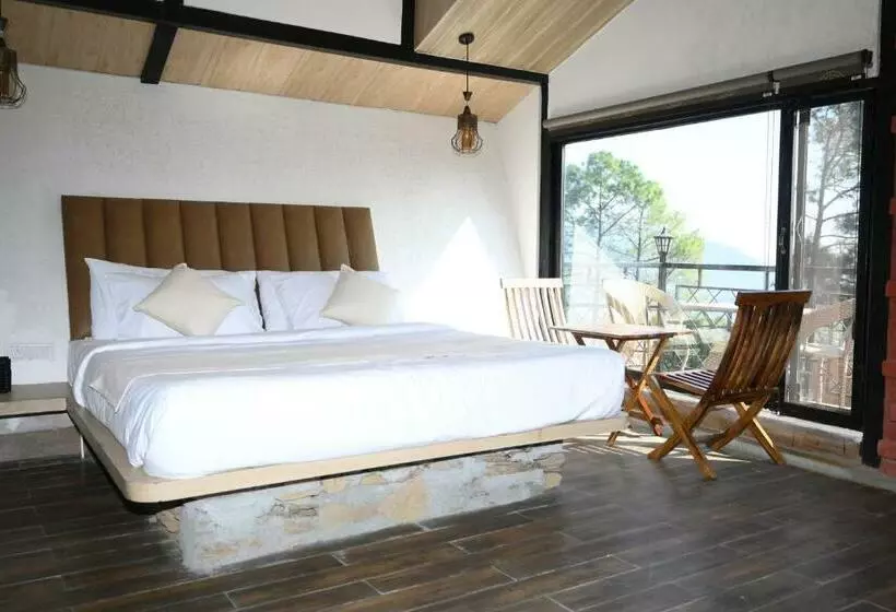 Hotelli Tatvam Resort