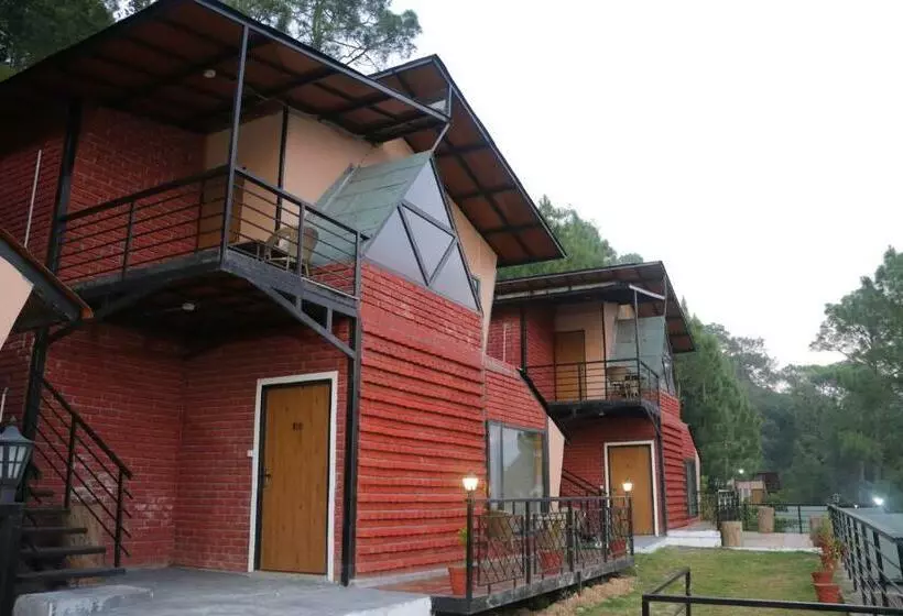 Hotelli Tatvam Resort