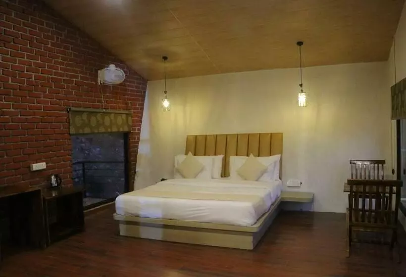 Hotelli Tatvam Resort