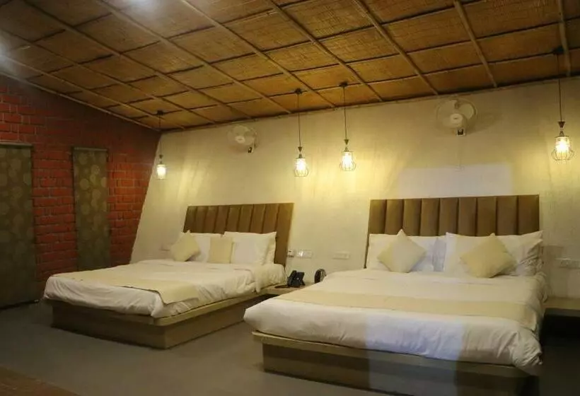 Hotelli Tatvam Resort