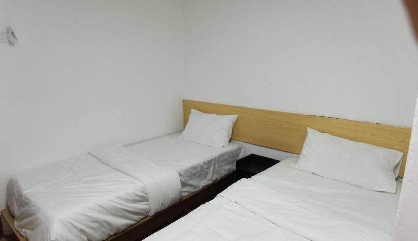 فندق على الطريق Tang