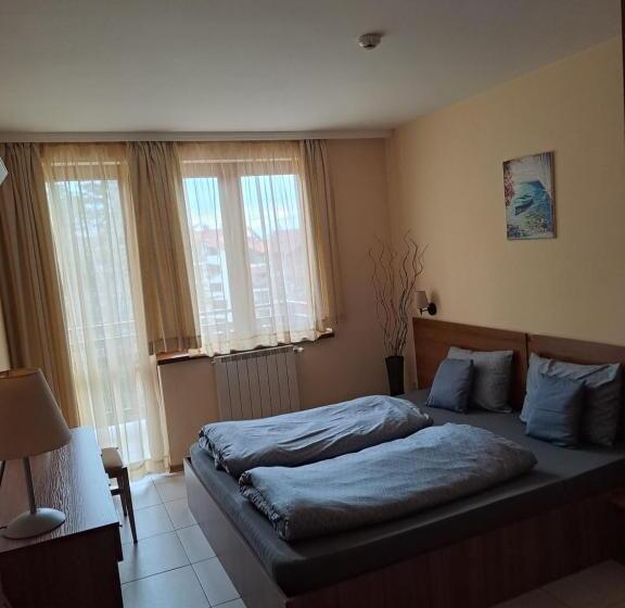 Apartment 322, Villa Park