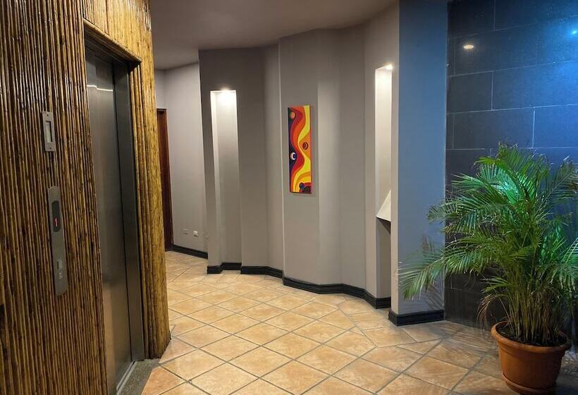 Alajuela Backpackers Airport Hostel