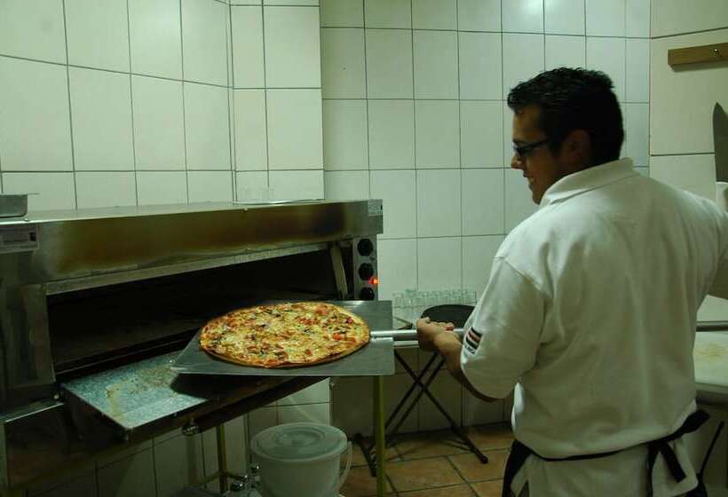 Alajuela Backpackers Airport Hostel